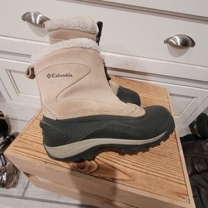Columbia slip on boots